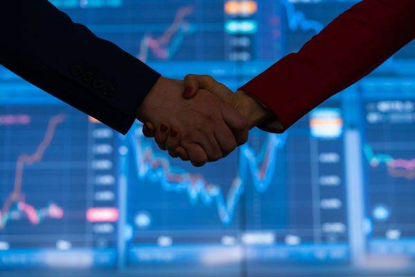 BET se menţine pe trend ascendent, în ciuda corecţiei din noiembrie